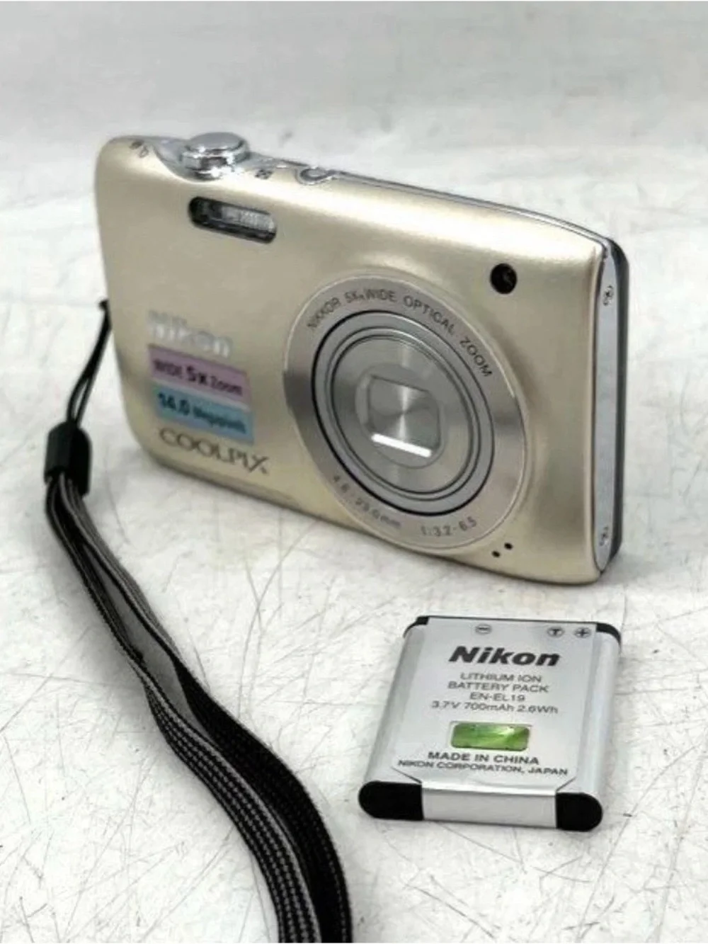 Nikon COOLPIX S3100 - Compact Digital Camera - Champagne